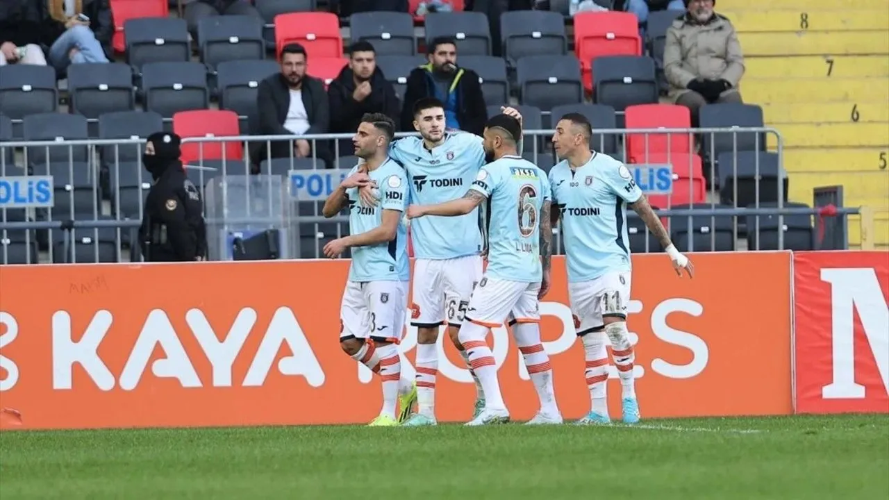 Başakşehir Antep’ten 3 puanla döndü