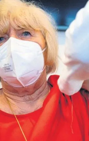 The Economist, Avrupa Birliği’ni ve Ursula von der Leyen’i hedef aldı: Parçalanmış AB bayraklı kapak