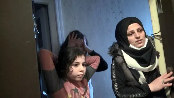 istanbulda-panik-anlari-iki-kardesi-anneleri-uyandiramadi-itfaiye-devreye-girdi-kapi-acilinca-rahat-nefes-alin-1650869149067.jpg İstanbul'da panik anları! İki kardeşi anneleri uyandıramadı itfaiye devreye girdi: Kapı açılınca rahat nefes alındı-8