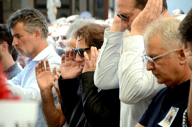 Fazıl Say namaz kıldı diye linç ediliyor