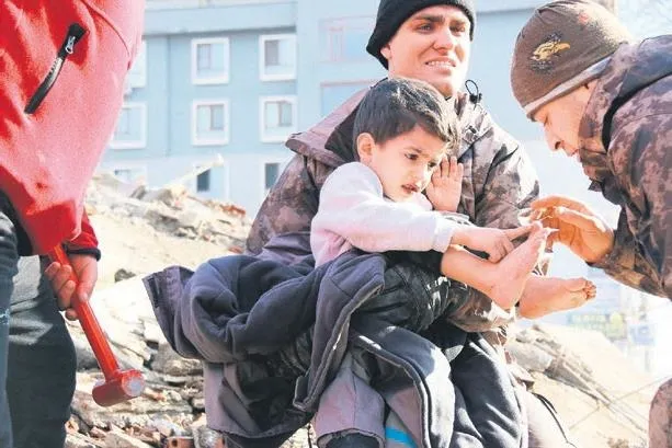 umudun-merkez-ussu-mucize-kurtuluslar-tum-turkiyeyi-duygulandirdi-1675814786534.jpeg Umudun merkez üssü! Mucize kurtuluşlar tüm Türkiye'yi duygulandırdı-11