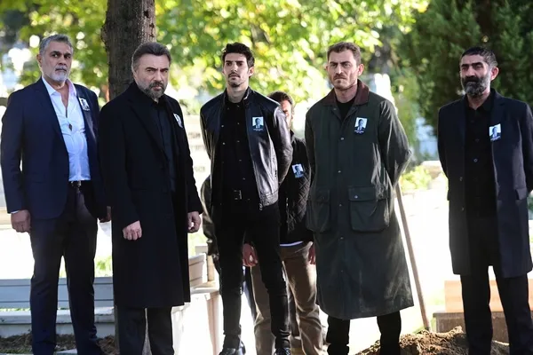 ben-bu-cihana-sigmazam-8-bolum-fragmani-yayinlandi-gor-bakalim-evlat-acisi-ne-demek-cezayir-efendi-1667338297925.jpg Ben Bu Cihana Sığmazam 8. bölüm fragmanı yayınlandı: “Gör bakalım evlat acısı ne demek Cezayir Efendi!”-4