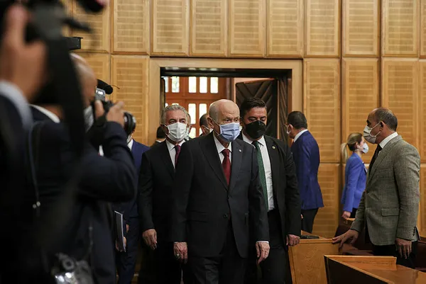 devlet-bahceliden-kilicdarogluna-siyasi-cinayetler-yaniti-bir-sey-bilip-de-soylemiyorsan-adam-degilsin-1634030787270.jpg Devlet Bahçeli'den Kılıçdaroğlu'na "siyasi cinayetler" yanıtı: Bir şey bilip de söylemiyorsan adam değilsin-3