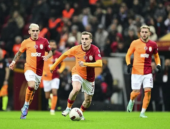 aslan-gibi-seri-galatasaray-super-ligde-son-21-macin-19unu-kazandi-1702159448578.jpeg 'Aslan' gibi seri! Galatasaray Süper Lig'de son 21 maçın 19'unu kazandı-3