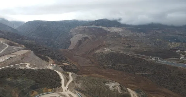 Erzincan İliç'teki toprak kaymasında zamanla yarış: "İşçilerimize ulaşıncaya kadar çalışmalarımızı sürdüreceğiz" | Komisyon kuruldu: Sorumlular hesap verecek