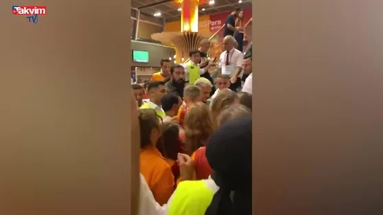 Icardinin o görüntüleri sosyal medyayı salladı! Taraftara kafa mı attı? | VİDEO