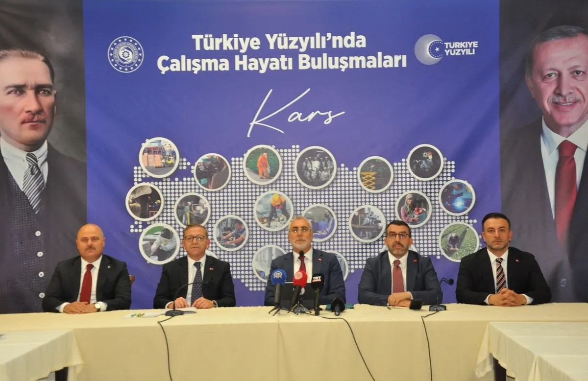 isverenlere-sgk-borcu-kolayligi-tecil-suresi-72-aya-cikarildi-1781972918380.jpeg SGK borçlarında yeni dönem: 72 ay tecil 10 milyon TL teminatsız limit (Fotoğraflar İHA ve Anadolu Ajansı'ndan alınmıştır)