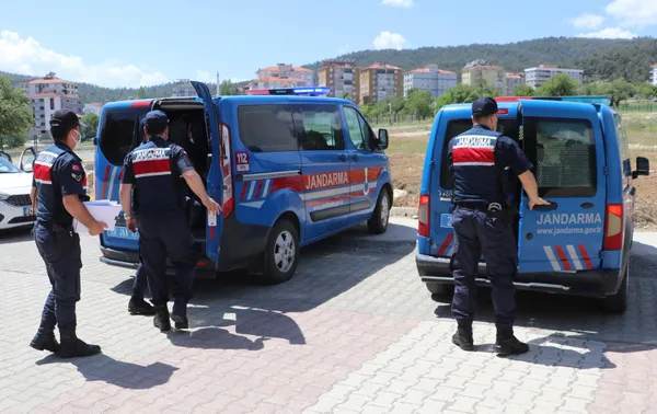 denizlide-76-yasindaki-kadin-para-ve-ziynet-esyalarinin-calindigini-jandarma-gelince-ogrendi-uzuntuden-bayildi-1652609471181.jpg Denizli'de 76 yaşındaki kadın para ve ziynet eşyalarının çalındığını jandarma gelince öğrendi! Üzüntüden bayıldı-9