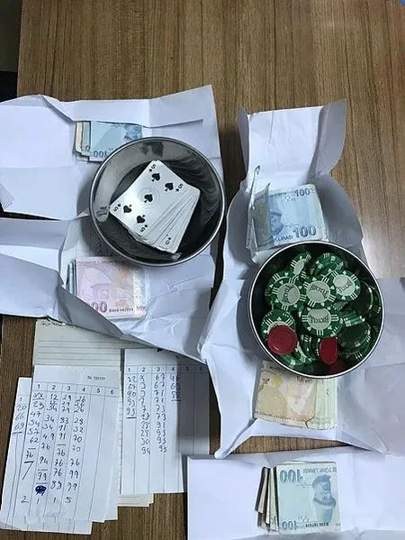 Son dakika: Edirne'de derneğe baskın: 6 kişiye 'kumar' ve 'sosyal mesafe' cezası-1