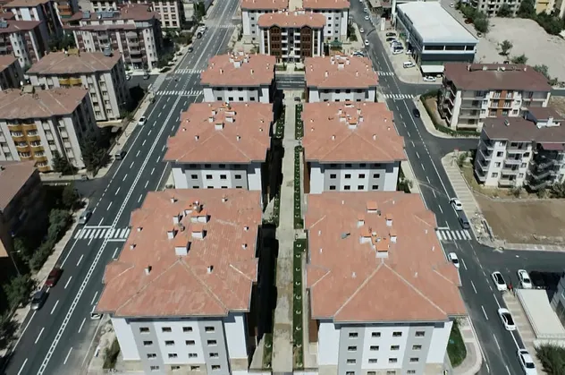 Elazığ'da depremzedeler için yapılan 10 bin konut sahiplerini bekliyor