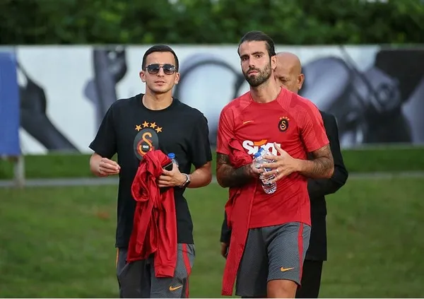 galatasarayin-yeni-transferi-sergio-oliveira-aciklamalarda-bulundu-1657872376595.jpg Galatasaray'ın yeni transferi Sergio Oliveira açıklamalarda bulundu-2