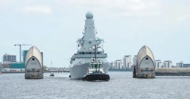 HMS Diamond'a Kral Charles'ı koruma görevi