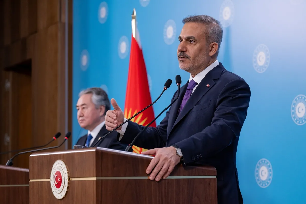 bakan-fidandan-netanyahuya-tepki-politikasi-kaosu-destekliyor-1782914780712.jpeg