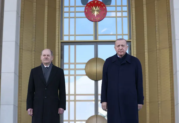 baskan-recep-tayyip-erdogan-almanya-basbakani-olaf-scholz-gorusmesi-alman-basininda-dostca-gorusme-fikir-alisv-1647351973911.jpg