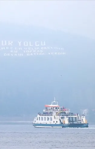 Çanakkale Boğazı'nda ulaşıma sis engeli! Gemi geçişleri durduruldu