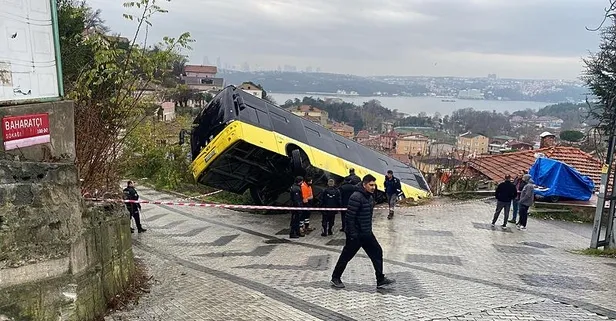 İETT'nin vukuatsız günü yok! Beykoz'da yokuş aşağı kayan otobüs evin bahçesine düştü