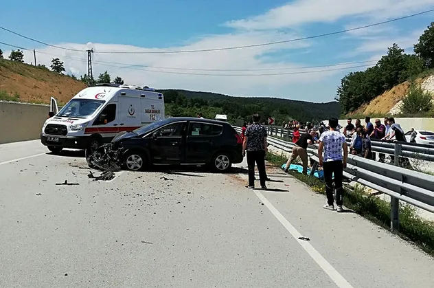 Kastamonu'da korkunç kaza! Otomobil bariyerlere girdi