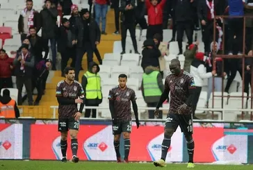 Sivas deplasmanındaki etkisiz futbol Beşiktaş taraftarını çileden çıkardı
