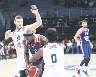Anadolu Efes 40 sayı farkla kazandı: 109-69