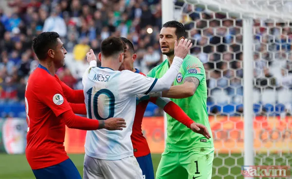 Messi ve Medel fena kapıştı! Kırmızı kartlar havada uçuştu - 36