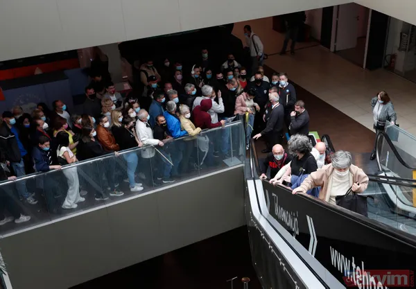 Koronavirüs aşısı olana 250 TL kampanyası Sırbistan'da izdiham yarattı! Jelena Karleusa da aşı oldu - 13