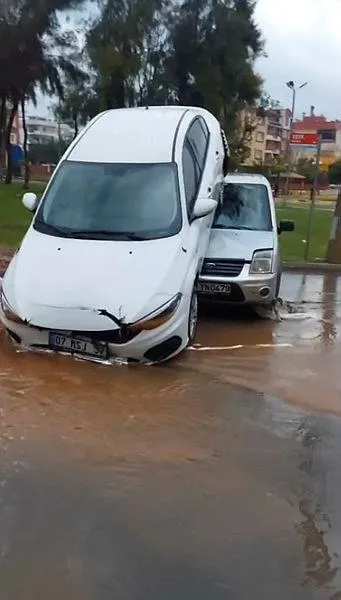 antalyada-siddetli-yagis-bes-ilcede-okullar-tatil-edildi-motokuryelere-yasak-geldi-1707805979932.jpeg Antalya'yı sağanak vurdu! Bir kişinin cansız bedenine ulaşıldı! 5 ilçede okullar tatil-12