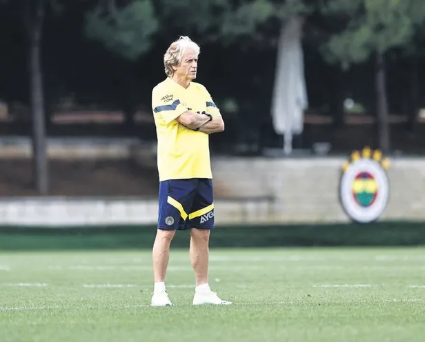 dunya-futbolu-manchester-city-formasiyla-5-macta-9-gole-ulasan-erling-haalandi-konusuyor-spor-haberleri-1662077629395.jpeg Dünya futbolu Manchester City formasıyla 5 maçta 9 gole ulaşan Erling Haaland’ı konuşuyor! | Spor haberleri-9