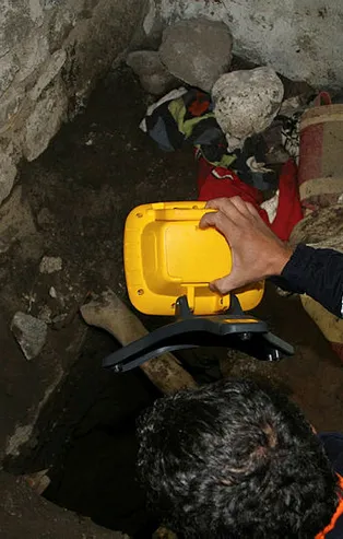 Erzurum'da narkotik polislerinin baskın yaptığı evde 17 metrelik kuyu bulundu!