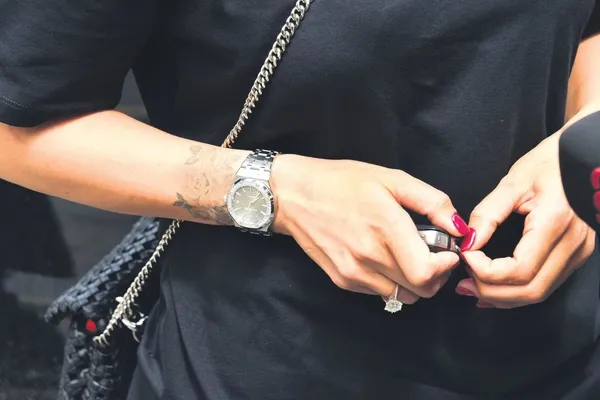 2 buçuk milyon TL'lik lüks cip, 200 bin TL'lik tektaş, 340 bin TL'lik saat... Öykü Çelik'in ayakları yere basmıyor-7