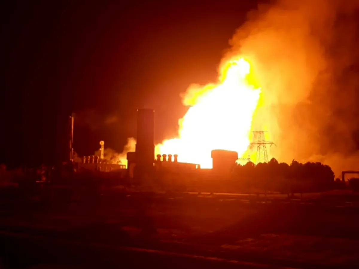 suriyede-gaz-hattinda-patlama-3-santral-devre-disi-1790797619799.jpeg Suriye’de Şam Uluslararası Havalimanı yakınında doğal gaz hattı patladı: 3 elektrik santrali devre dışı kaldı-4