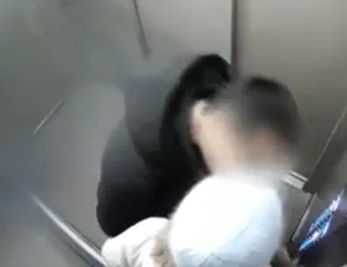 Asansörde 15 yaşındaki kızı bir anda öpmeye başladı! Kapılar açıldığında ise hayatının şokunu yaşadı