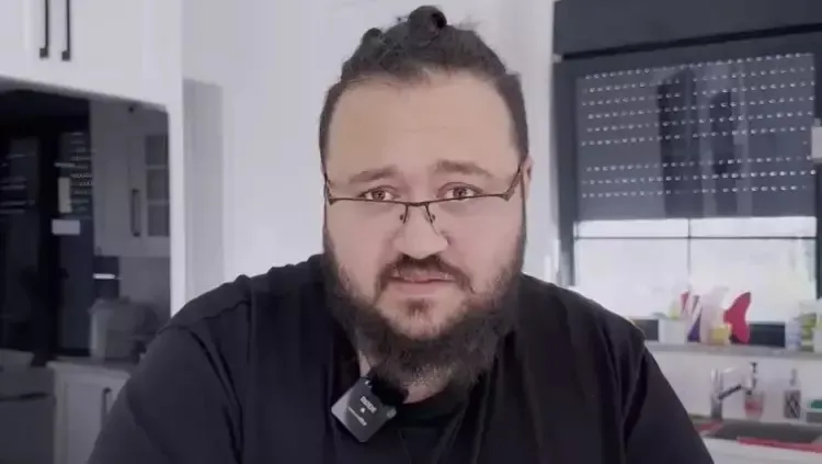 jahrein-tutuklandi-mi-ne-dedi-jahrein-olarak-bilinen-ahmet-sonuc-kimdir-1726245599518.jpg Jahrein tutuklandı mı, ne dedi? Jahrein olarak bilinen Ahmet Sonuç kimdir?-2