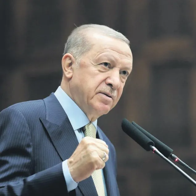 Üçlü masa birbirini yiyor