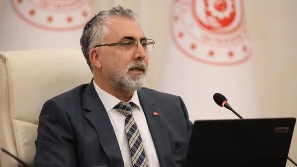 bakan-vedat-isikhandan-emekli-ayliklarina-iliskin-aciklama-tum-imkanlari-zorlayacagiz-1692254717969.jpeg Bakan Vedat Işıkhan'dan emekli aylıklarına ilişkin açıklama: Tüm imkanları zorlayacağız!-5