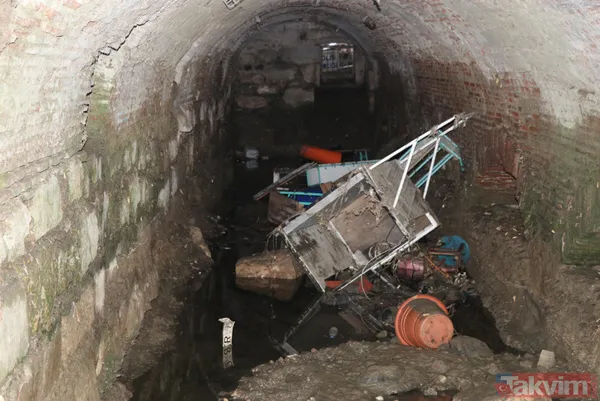 İzmir Depremi sonrası oluşan tsunaminin vurduğu Sığacık'taki 500 yıllık Osmanlı kalesi zarar gördü - 7