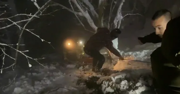 200 metelik uçuruma yuvarlanan cipten oğlunun çıkarılışını ağlayarak takip etti