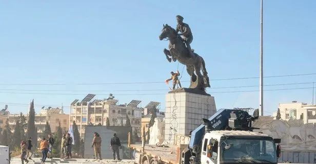 Halep’i ele geçiren güçlerin ilk işi Esad heykelini yıkmak oldu!