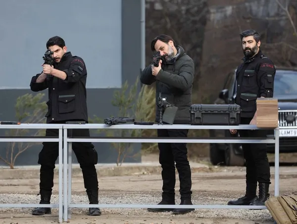 yalniz-kurt-4-bolum-fragmani-yayinlandi-yeni-bir-paralel-yapi-devreye-girdi-1644610471713.jpg Yalnız Kurt 4. bölüm fragmanı yayınlandı: “Yeni bir paralel yapı devreye girdi”-6