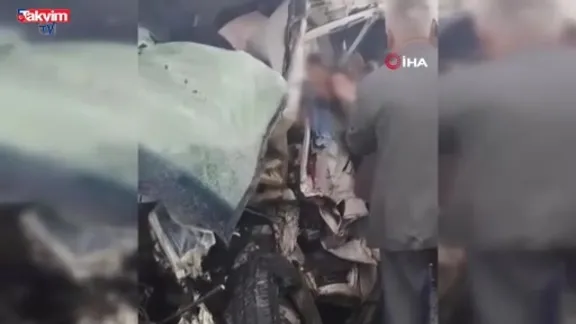 Van'da feci kaza: Yolcu minibüsü ile kamyonet çarpıştı! Ölü ve yaralılar var