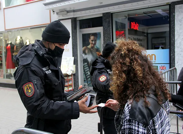Türkiye'nin gözü Bilim Kurulu toplantısında! Ramazan'da tam kapanma olacak mı? Sokağa çıkma yasağı, toplu teravih, iftar...-18