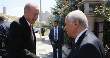 Başkan Erdoğan MHP Genel Başkanı Bahçeliyi evinde ziyaret etti
