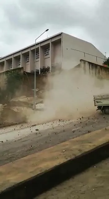 Son dakika: Ordu'da bir okulun istinat duvarı çöktü-4