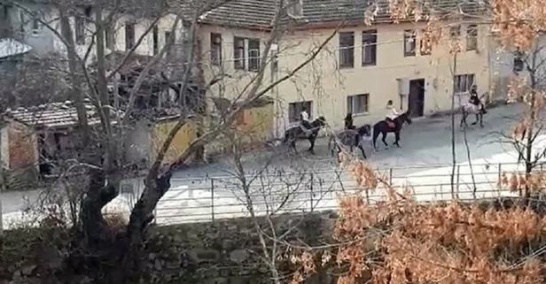 56 saatlik kısıtlamada şoke eden görüntüler! Kimi ata bindi kimi ise sokakta top oynadı
