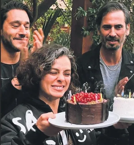 Burak Yamantürk, Kıvanç Tatlıtuğ, Uraz Kaygılaroğlu, Berrak Tüzünataç... Özge Özpirinçci'nin partisinde olay çıktı-3