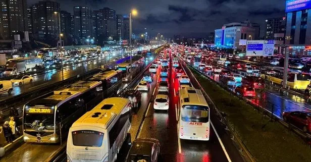 Haftanın ilk iş gününde İstanbul’da trafik yoğunluğu!
