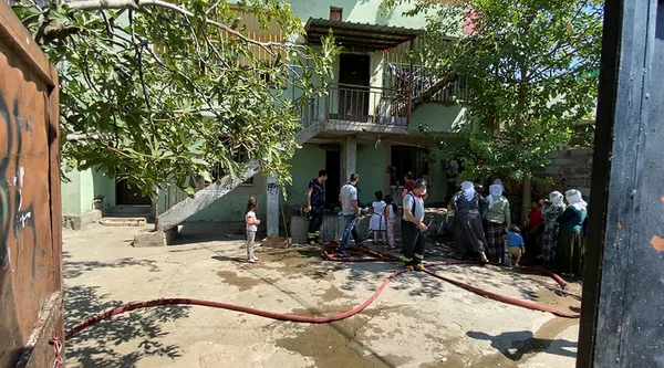 evi-yanan-felek-gozyaslari-icinde-yardim-istedi-ben-sokakta-kaldim-1631347138463.jpg Evi yanan Felek, gözyaşları içinde yardım istedi: Ben sokakta kaldım-7