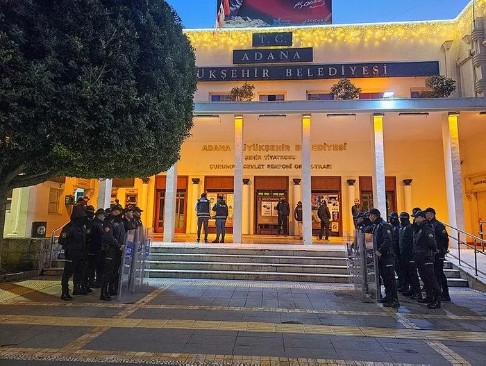 CHP'li Adana Büyükşehir Belediyesi'ne rüşvet ve ihale operasyonu: 10 şüpheli adliyede-3