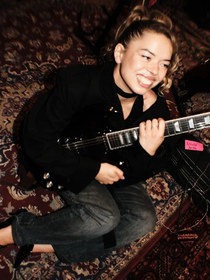 robert-pattinson-turk-sarkiciya-hayran-kaldi-cok-havali-1769261275508.jpg Robert Pattinson Türk şarkıcıya hayran kaldı: “Çok havalı”-5