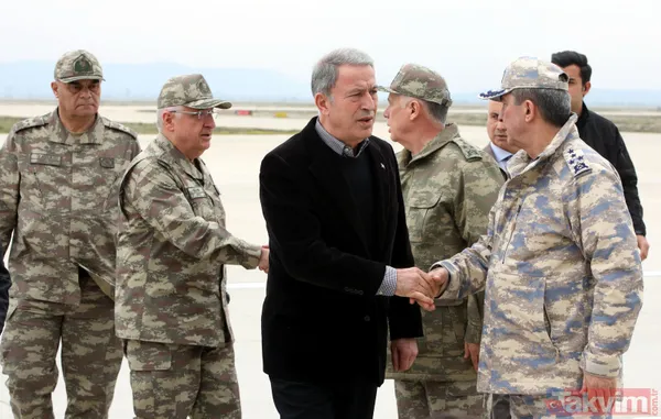 Son dakika: Bakan Akar ve komutanlar Suriye sırının sıfır noktasında - 2
