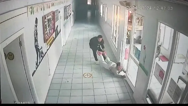 Down sendromlu Berat öğretmeni tarafından dövüldü tekmelendi: Üstüne basıp yerlerde sürükledi ailesine ise...-3